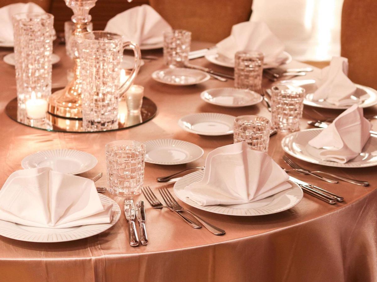 Moevenpick Hotel Du Lac Τύνιδα Εξωτερικό φωτογραφία A table set for fine dining