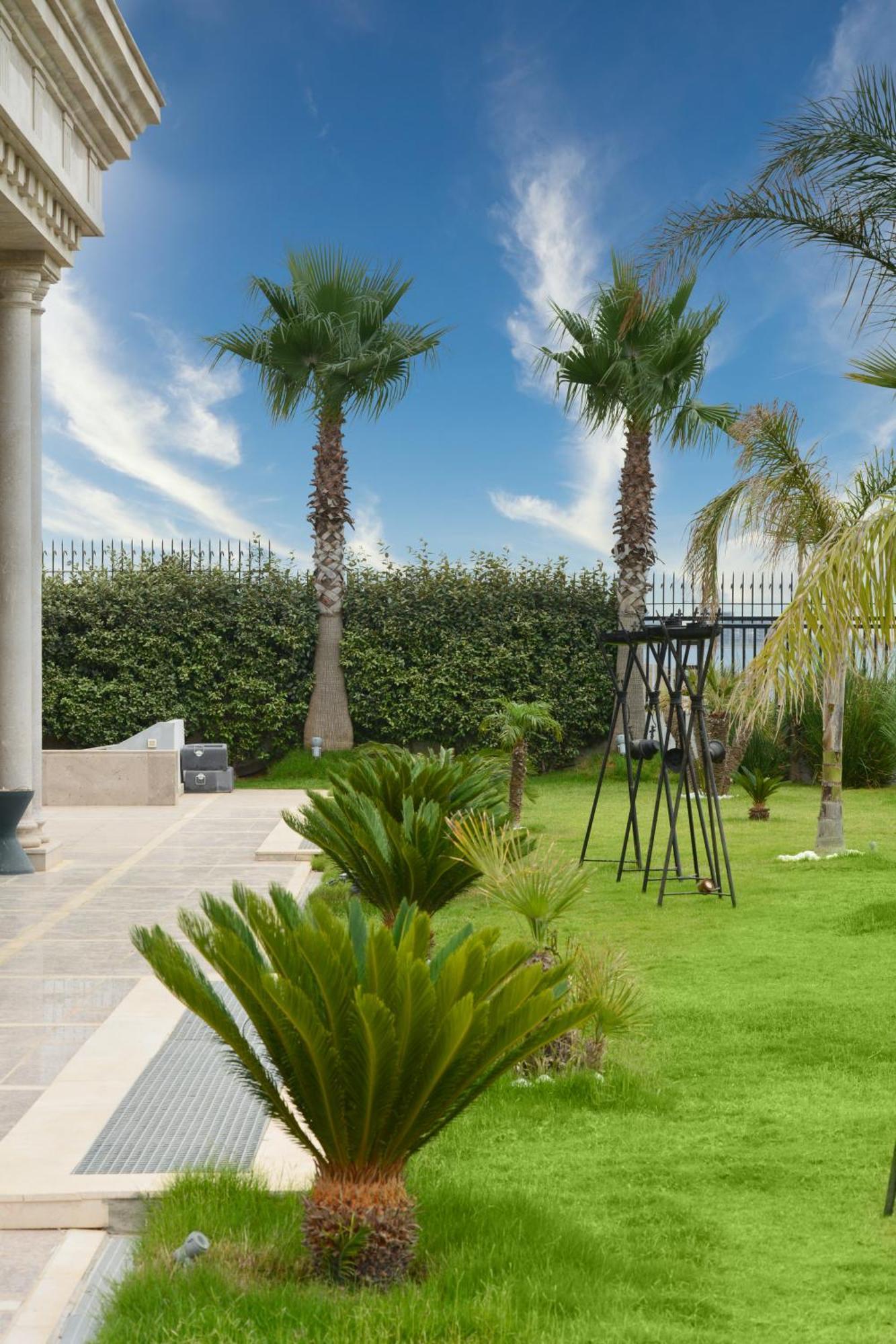 Moevenpick Hotel Du Lac Τύνιδα Εξωτερικό φωτογραφία The garden of the villa